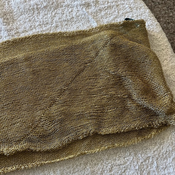 GOLD METALLIC INFINITY SCARF… NEW NEVER WORN. - Picture 7 of 7